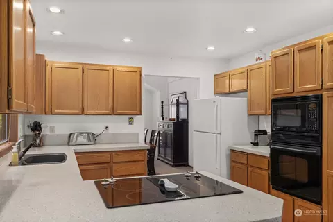 Kitchen - 12618 36th Ave SE, Everett, WA 98208 photo 5 of 5