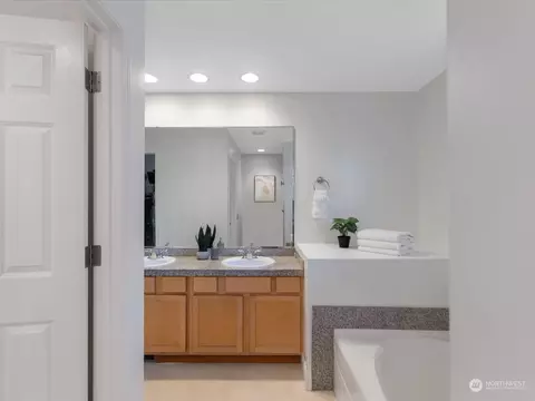 Bath - 18124 28th Dr SE, Bothell, WA 98012 photo 3 of 4