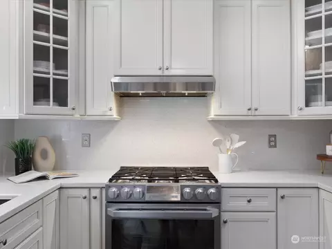 Kitchen - 18124 28th Dr SE, Bothell, WA 98012 photo 2 of 4