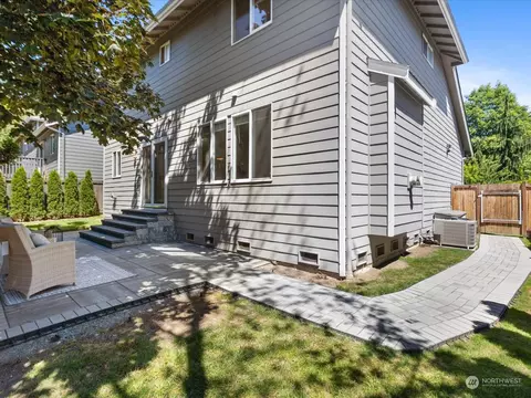 Exterior - 18124 28th Dr SE, Bothell, WA 98012 photo 4 of 5