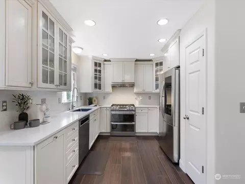 Kitchen - 18124 28th Dr SE, Bothell, WA 98012 photo 1 of 4