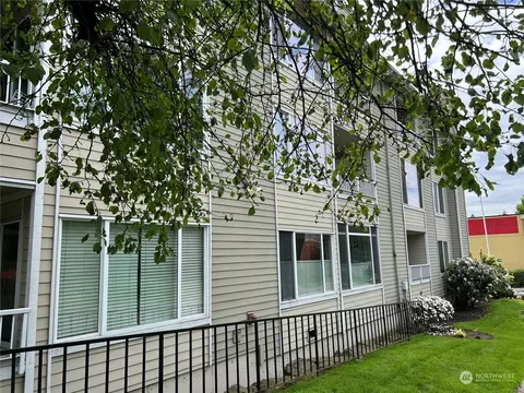 2421 SW Trenton #202, Seattle, WA 98106