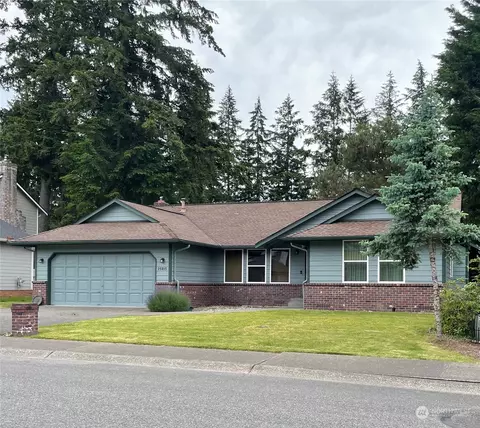 25815 Lake Wilderness Country Club Dr SE, Maple Valley, WA 98038