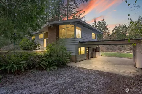 16075 109th Ave SW, Vashon, WA 98070