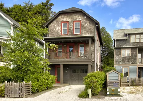 30 Button Ln, Pacific Beach, WA 98571