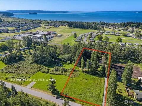 268 E Valley Rd, Oak Harbor, WA 98277