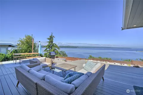 2700 Mountain View Dr NE, Hansville, WA 98340