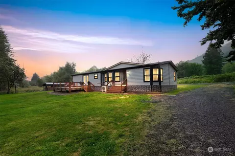 5 Bale Rd, Raymond, WA 98577