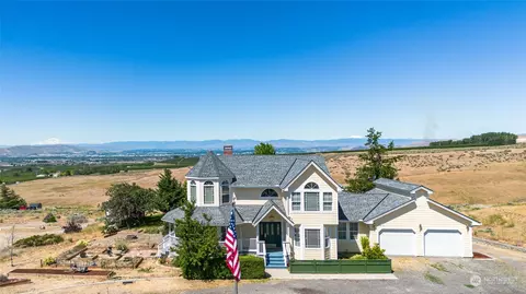 830 St Hilaire Rd, Yakima, WA 98901