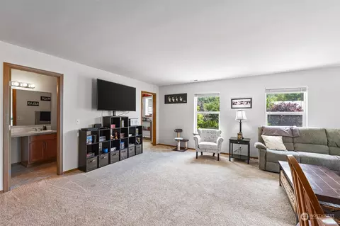 Living - 927 Riddell Ave NE, Orting, WA 98360 photo 4 of 4