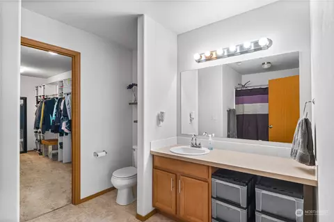 Bath - 927 Riddell Ave NE, Orting, WA 98360 photo 2 of 3