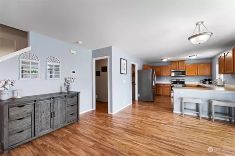 Entry Way - 927 Riddell Ave NE, Orting, WA 98360 photo 1 of 3