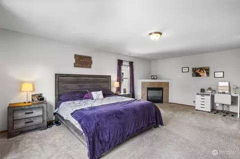 Bedroom - 927 Riddell Ave NE, Orting, WA 98360 photo 2 of 6