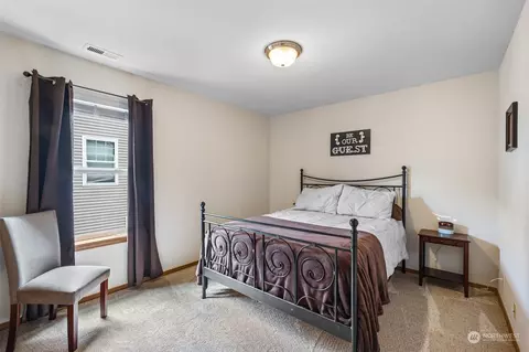 Bedroom - 927 Riddell Ave NE, Orting, WA 98360 photo 5 of 6