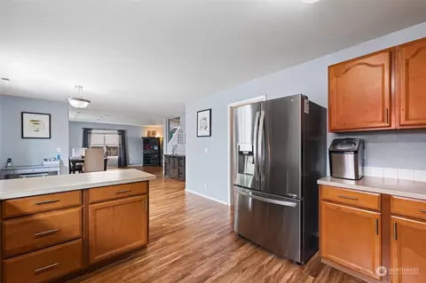 Kitchen - 927 Riddell Ave NE, Orting, WA 98360 photo 2 of 3