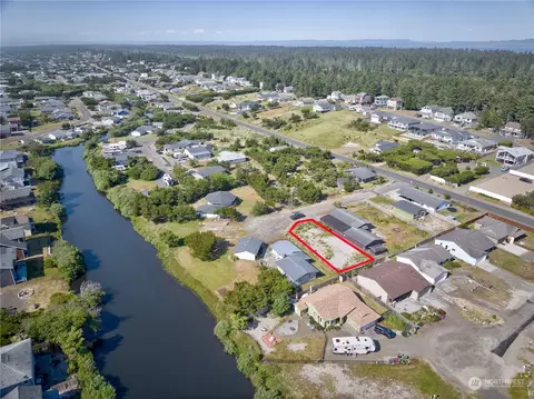 802 325th Pl, Ocean Park, WA 98640