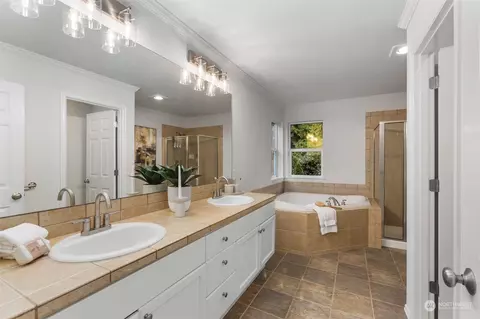 Bath - 15924 35th Dr SE, Bothell, WA 98012 photo 2 of 5