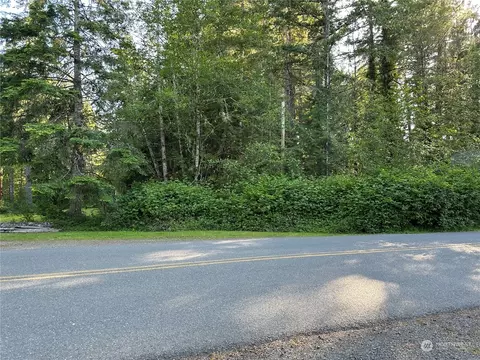 20 E Island Pl, Allyn, WA 98524