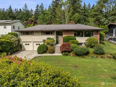 135 129th Ave NE, Bellevue, WA 98005