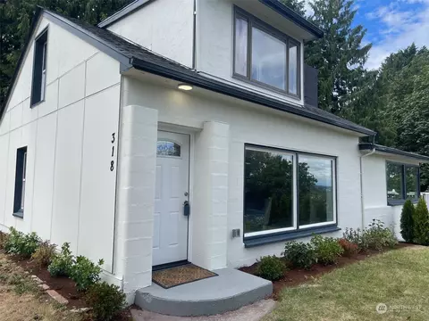 318 S 104th St, Seattle, WA 98168