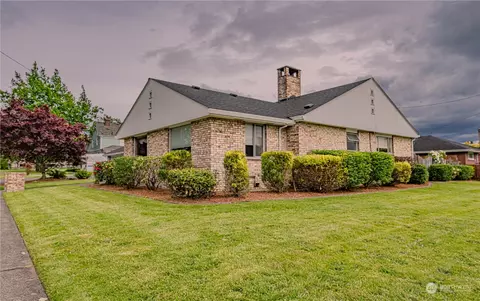2044 Griffin Ave, Enumclaw, WA 98022 photo 2