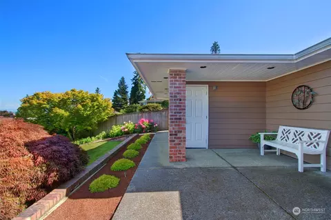 Exterior - 7209 Juniper Dr, Everett, WA 98203 photo 6 of 10