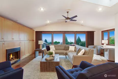Living - 7209 Juniper Dr, Everett, WA 98203 photo 2 of 5
