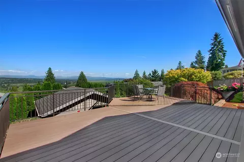 Exterior - 7209 Juniper Dr, Everett, WA 98203 photo 4 of 10