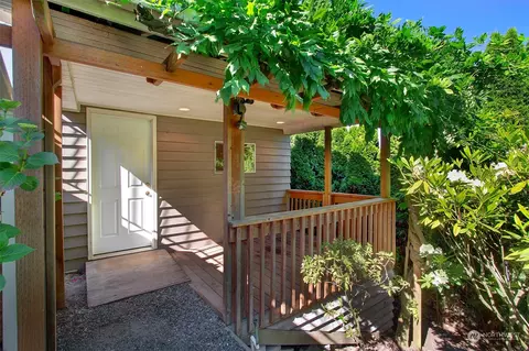 Exterior - 7209 Juniper Dr, Everett, WA 98203 photo 9 of 10
