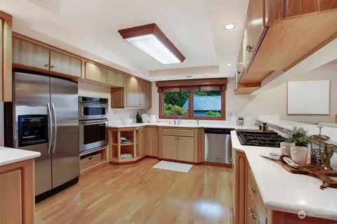 Kitchen - 7209 Juniper Dr, Everett, WA 98203 photo 2 of 3