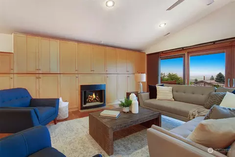 Living - 7209 Juniper Dr, Everett, WA 98203 photo 3 of 5