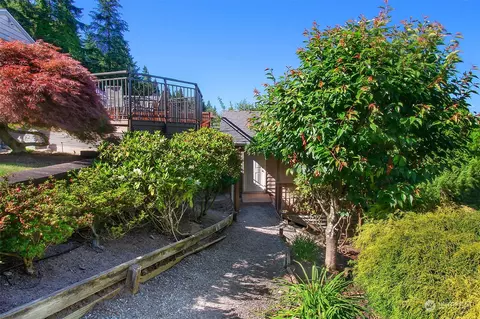 Exterior - 7209 Juniper Dr, Everett, WA 98203 photo 8 of 10