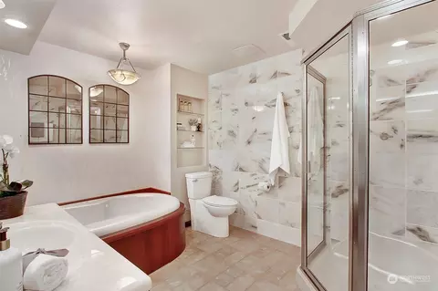 Bath - 7209 Juniper Dr, Everett, WA 98203 photo 1 of 2