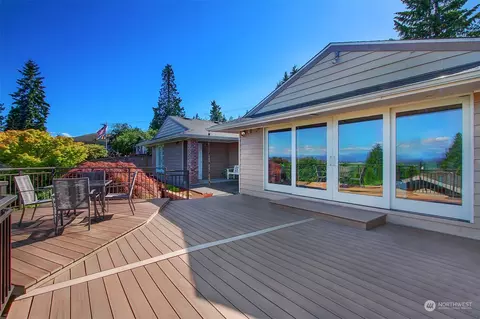 Exterior - 7209 Juniper Dr, Everett, WA 98203 photo 3 of 10