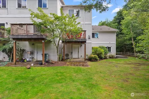 Exterior - 21220 11th Dr SE, Bothell, WA 98021 photo 6 of 8