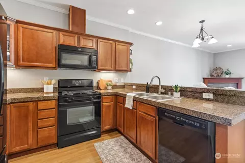 Kitchen - 21220 11th Dr SE, Bothell, WA 98021 photo 1 of 4
