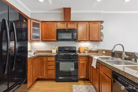 Kitchen - 21220 11th Dr SE, Bothell, WA 98021 photo 2 of 4