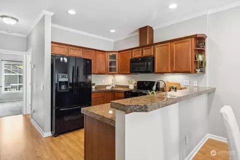 Kitchen - 21220 11th Dr SE, Bothell, WA 98021 photo 4 of 4
