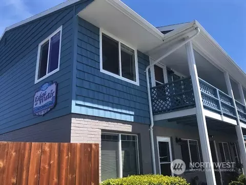 110 Ocean Beach Blvd #12, Long Beach, WA 98631