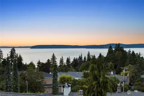 View/Area - 18017 Talbot Rd, Edmonds, WA 98026 photo 1 of 5