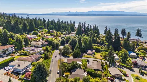 View/Area - 18017 Talbot Rd, Edmonds, WA 98026 photo 3 of 5