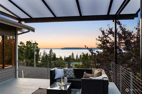Exterior - 18017 Talbot Rd, Edmonds, WA 98026 photo 7 of 10