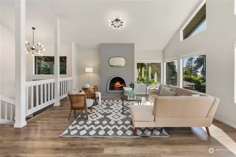 Living - 18017 Talbot Rd, Edmonds, WA 98026 photo 2 of 3