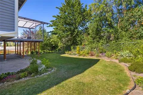 Exterior - 18017 Talbot Rd, Edmonds, WA 98026 photo 4 of 10