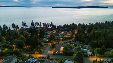 View/Area - 18017 Talbot Rd, Edmonds, WA 98026 photo 5 of 5