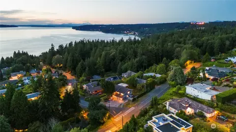 View/Area - 18017 Talbot Rd, Edmonds, WA 98026 photo 2 of 5