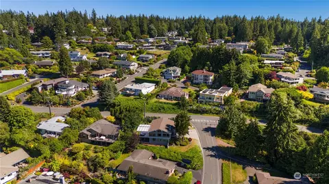 View/Area - 18017 Talbot Rd, Edmonds, WA 98026 photo 4 of 5