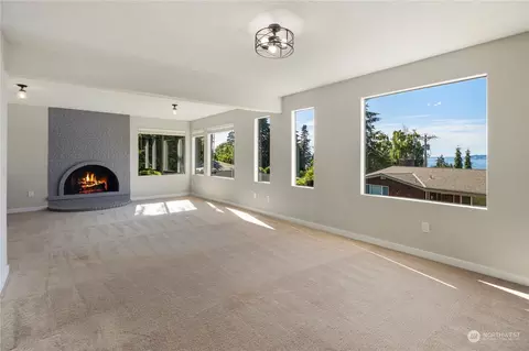 Living - 18017 Talbot Rd, Edmonds, WA 98026 photo 3 of 3
