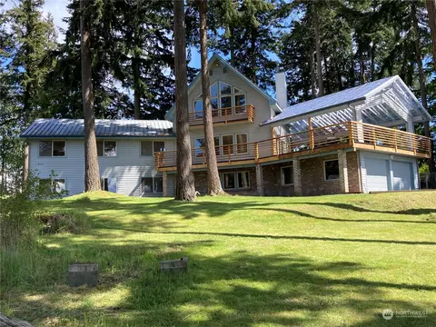 8167 Possession Ridge Ln, Clinton, WA 98236