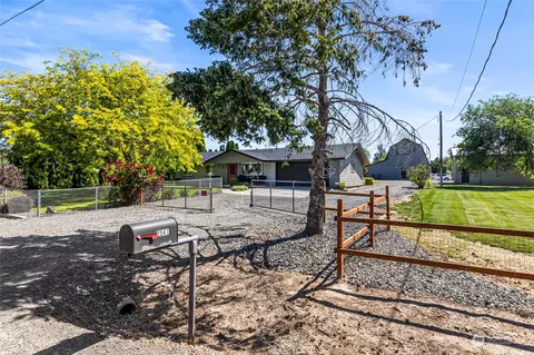 2541 St Hilaire Rd, Moxee, WA 98936